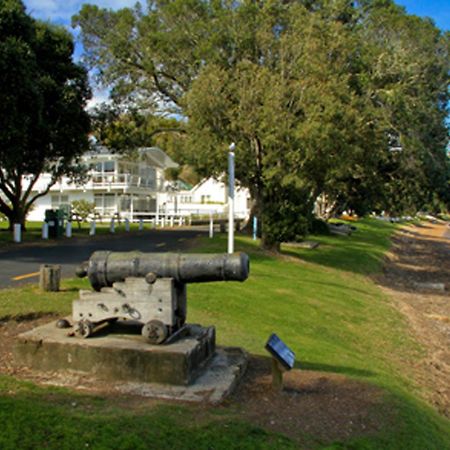 Hananui Lodge And Apartments Russell Esterno foto