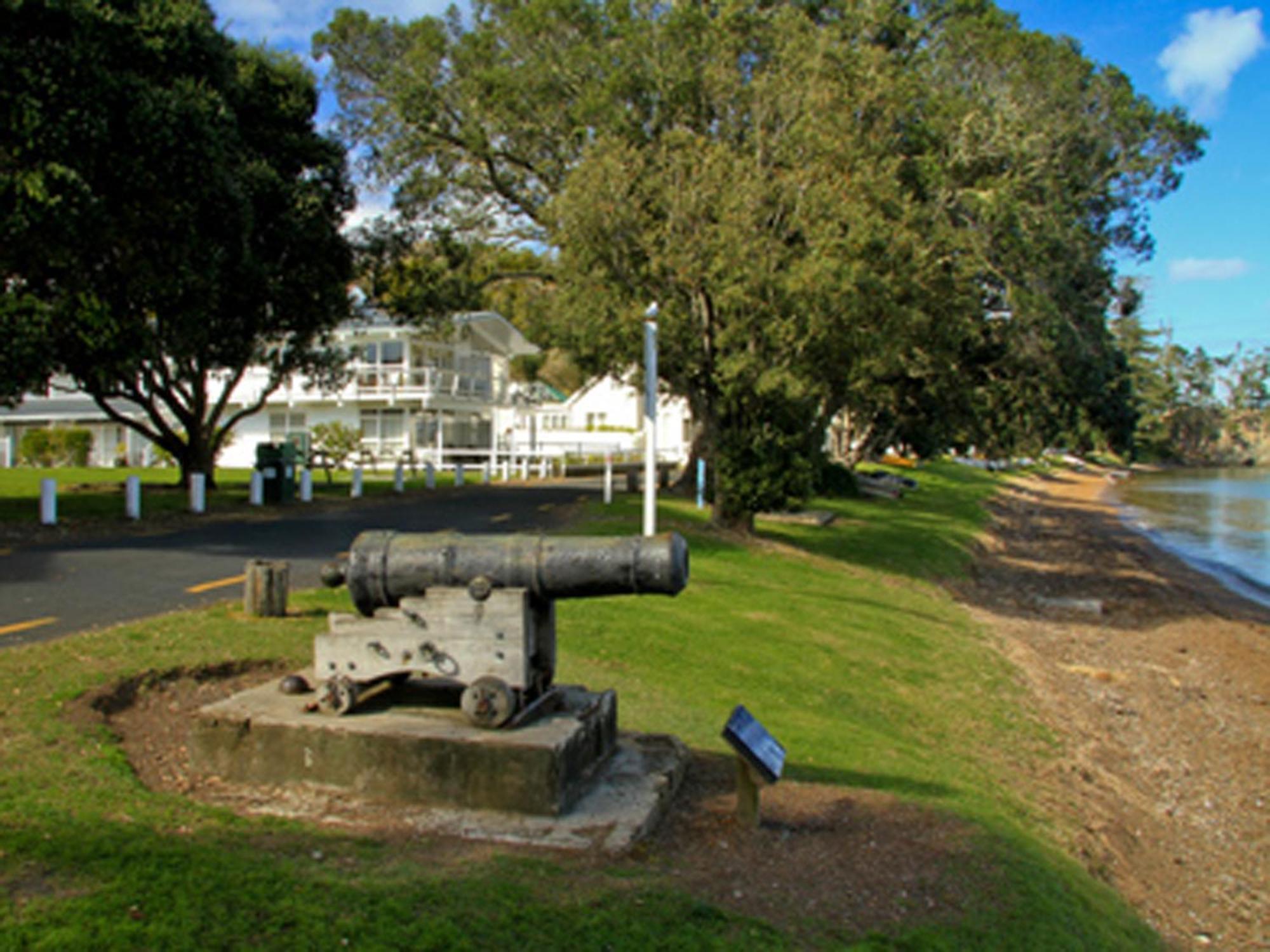 Hananui Lodge And Apartments Russell Esterno foto