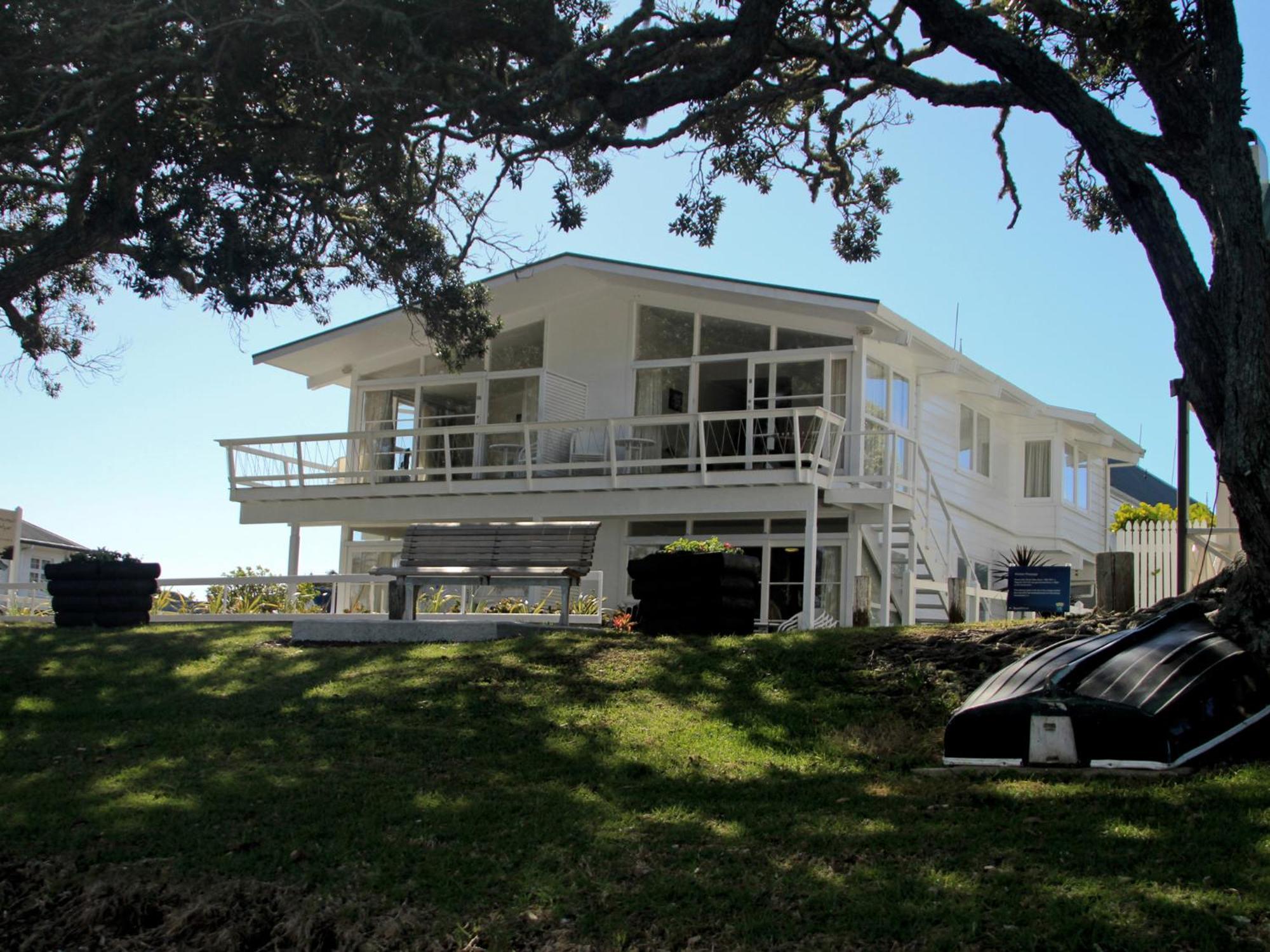 Hananui Lodge And Apartments Russell Esterno foto