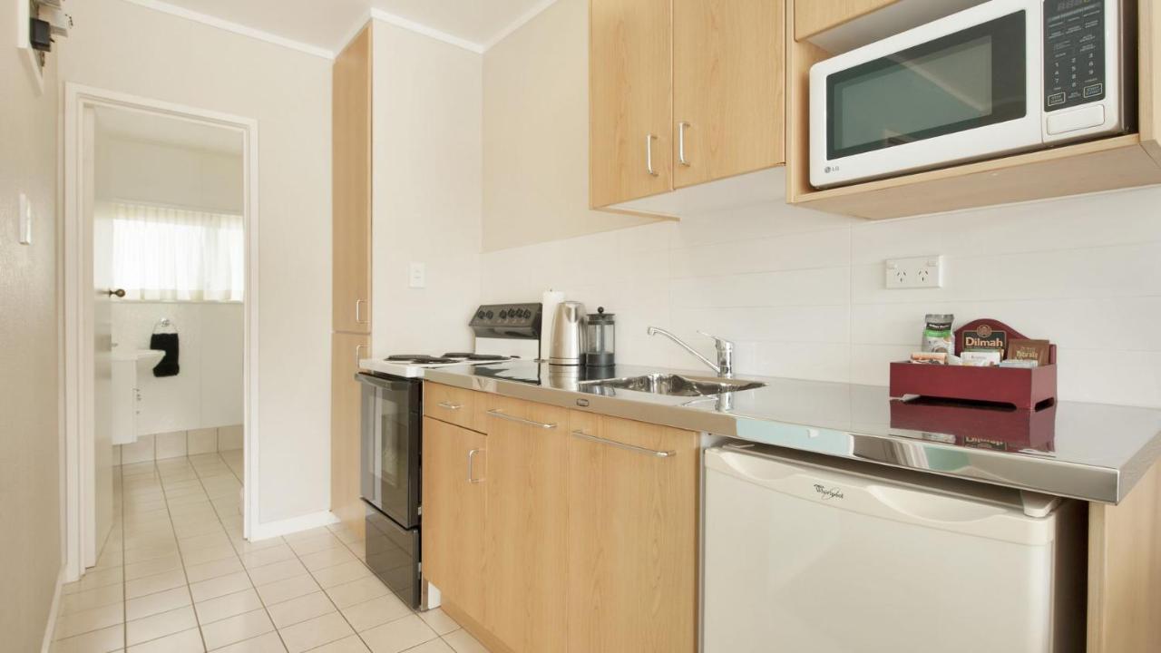 Hananui Lodge And Apartments Russell Esterno foto