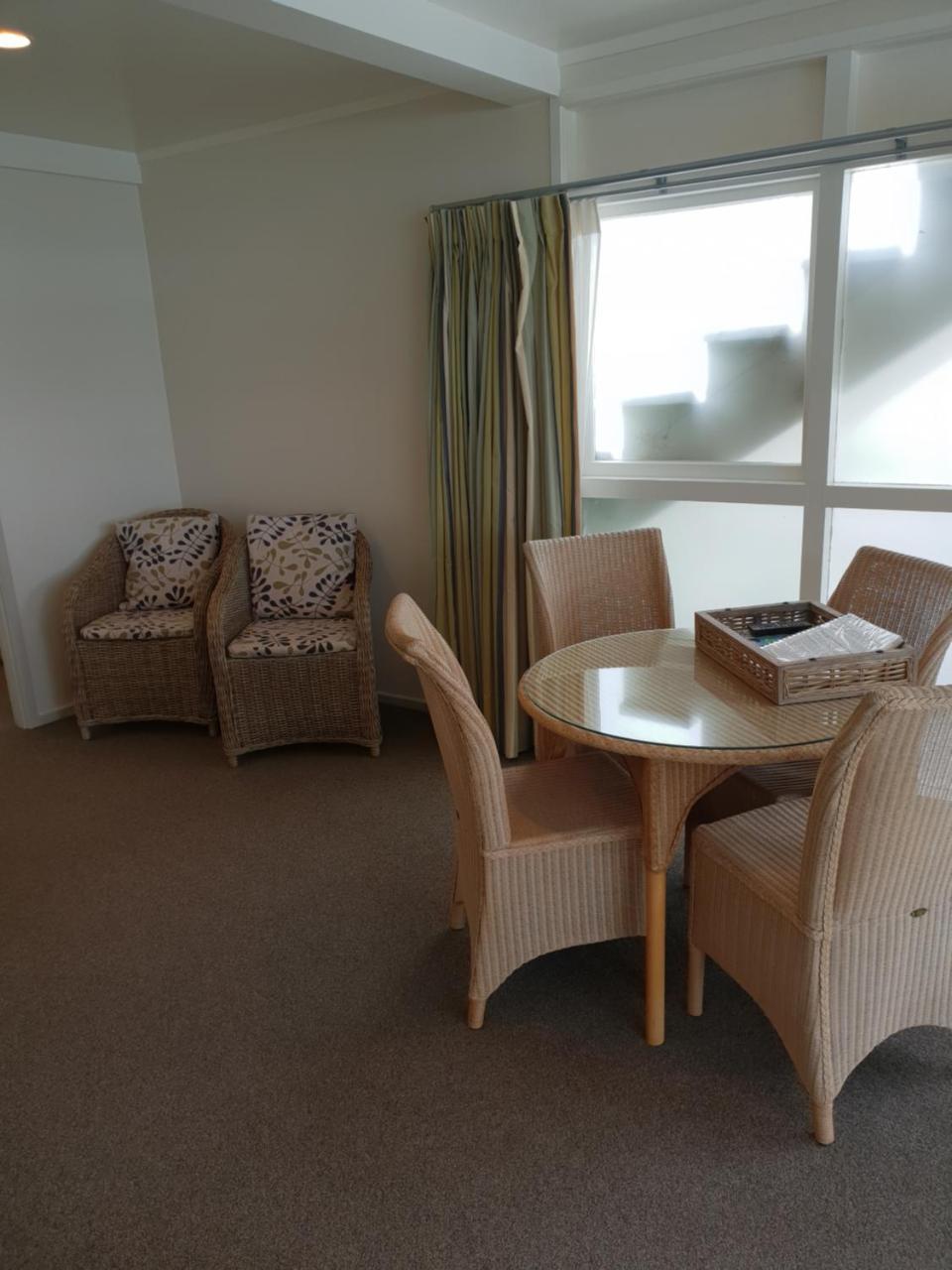 Hananui Lodge And Apartments Russell Esterno foto