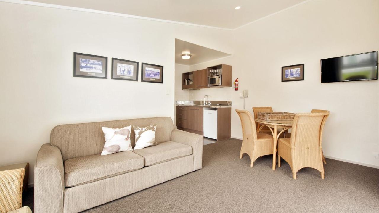 Hananui Lodge And Apartments Russell Esterno foto