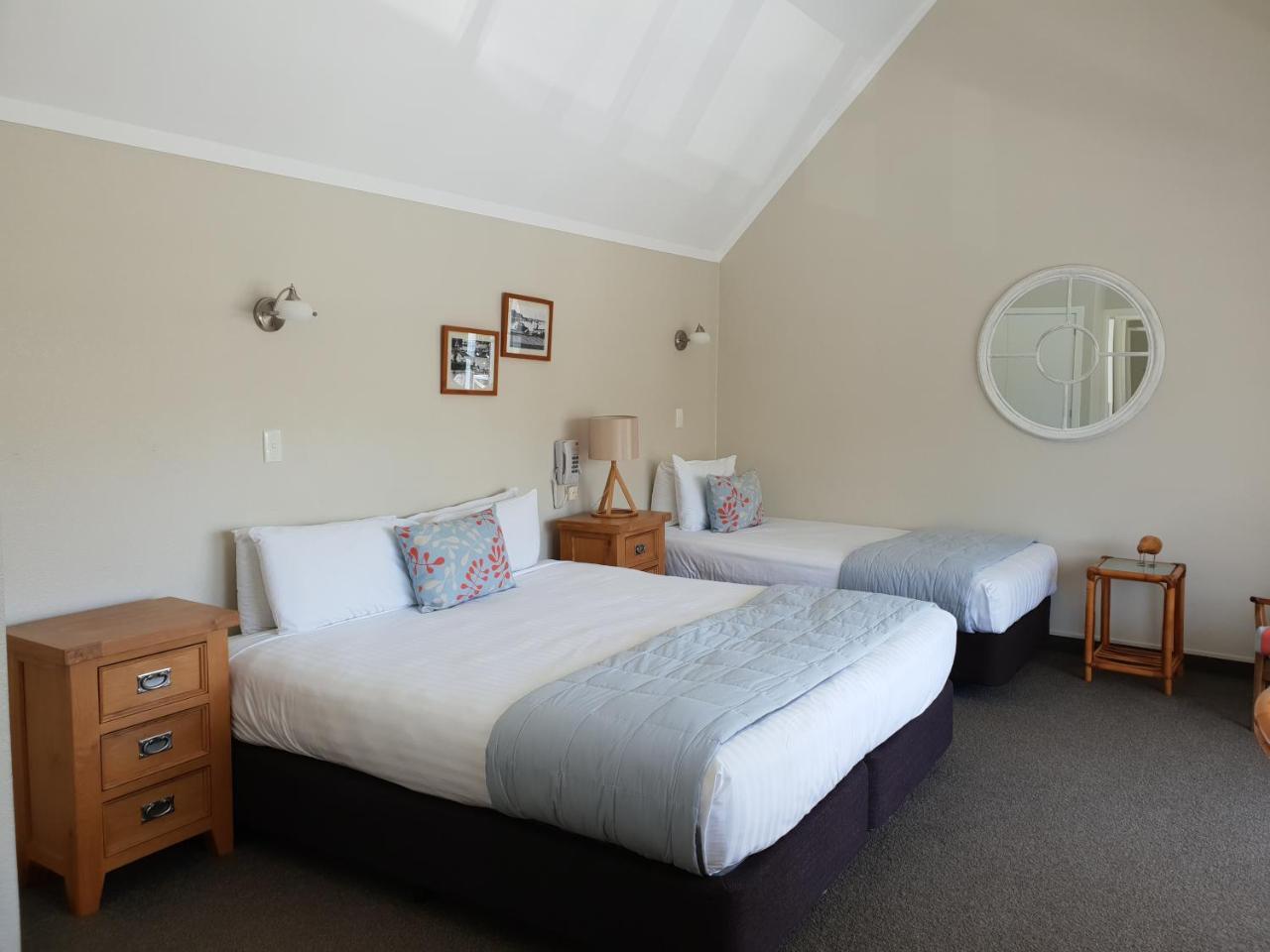 Hananui Lodge And Apartments Russell Esterno foto